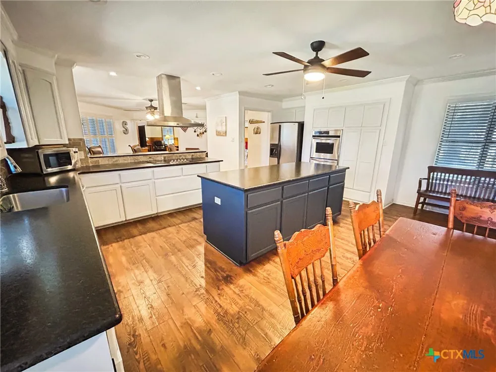 903 Hoover Cameron, TX 76520