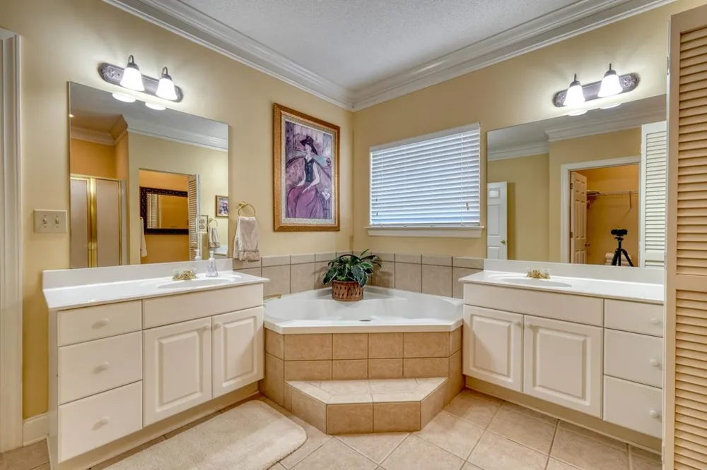 94 Glen Eagle Ct C202 Clayton, GA 30525