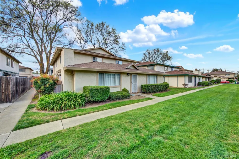 1941 Aletha Lane ##4 Vacaville, CA 95687