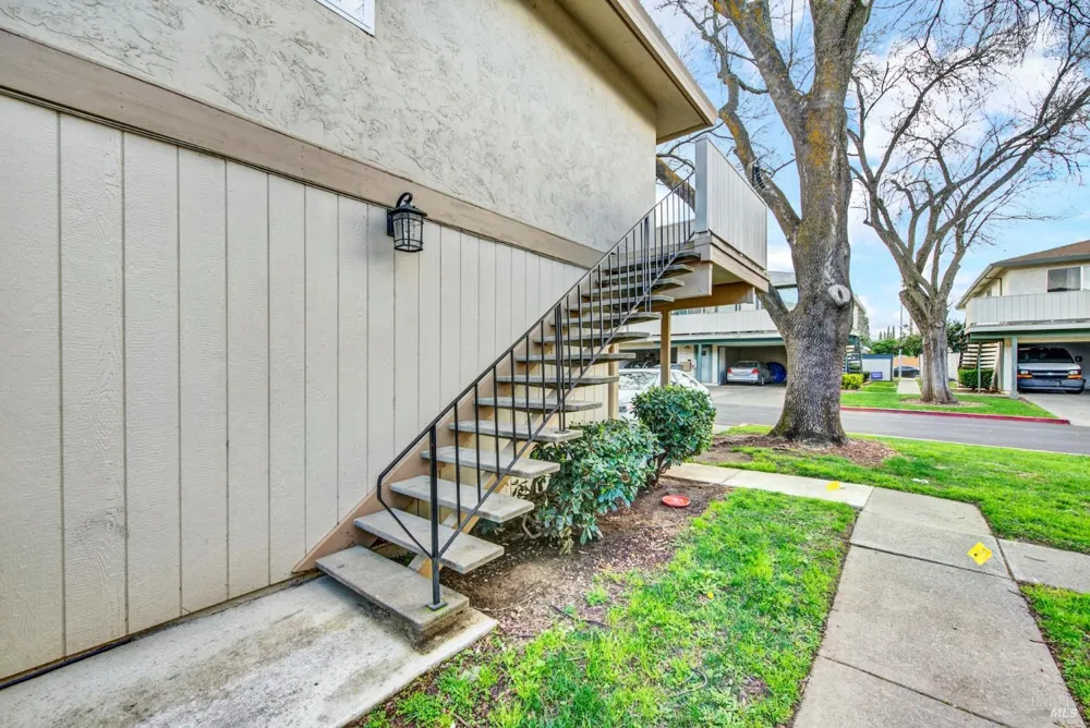 1941 Aletha Lane ##4 Vacaville, CA 95687