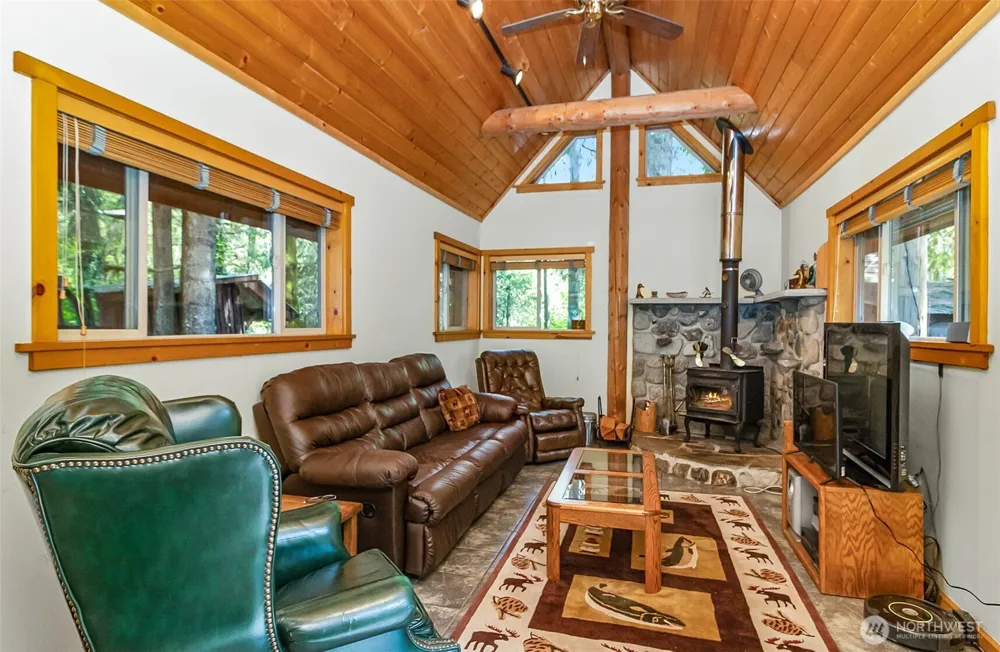 18242 643rd Avenue NE Baring, WA 98224