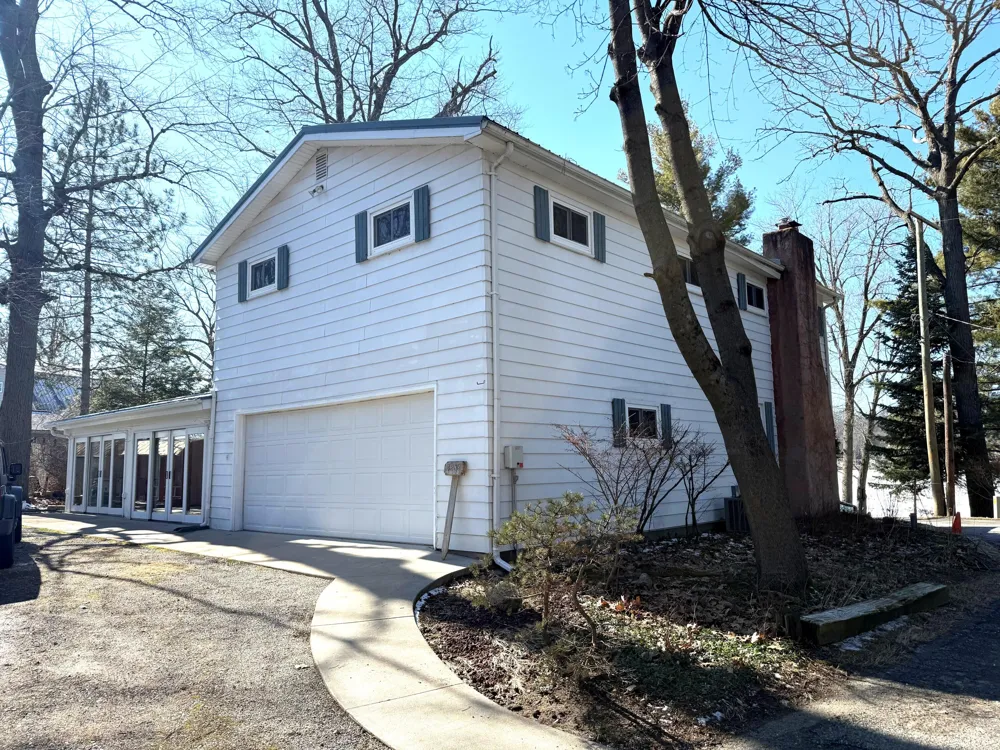 4253 Indian Isle Johnstown Township, MI 49017