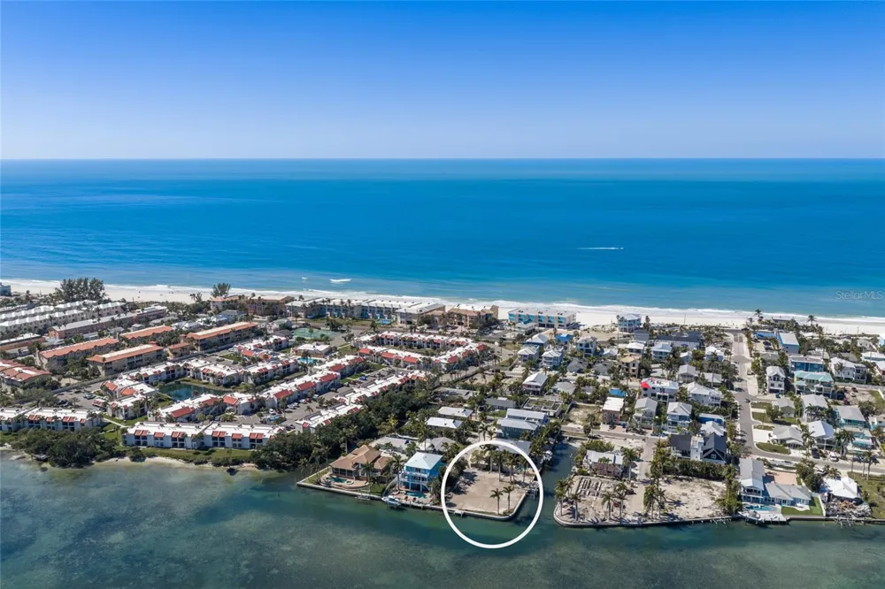407 20TH PLACE Bradenton Beach, FL 34217