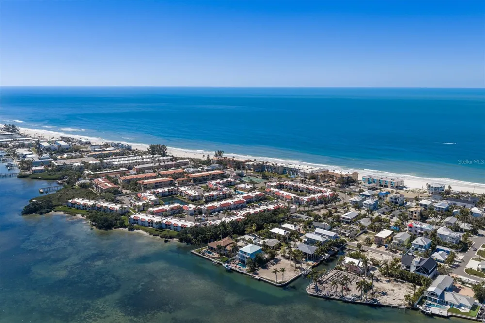 407 20TH PLACE Bradenton Beach, FL 34217