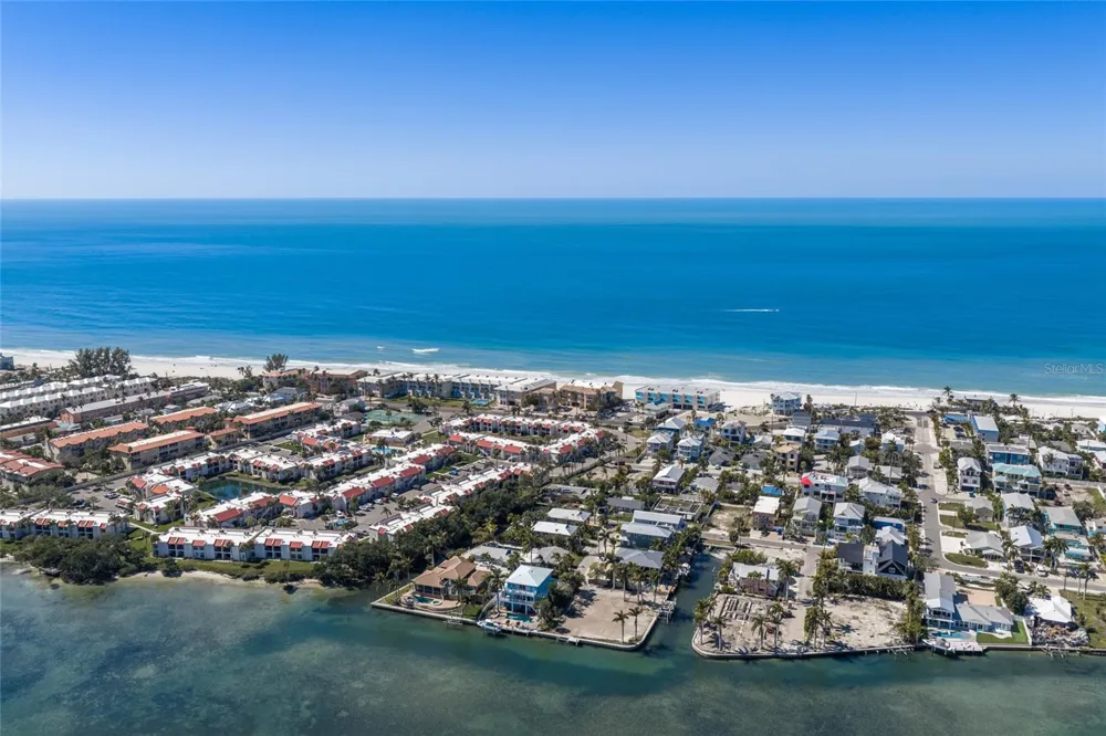 407 20TH PLACE Bradenton Beach, FL 34217