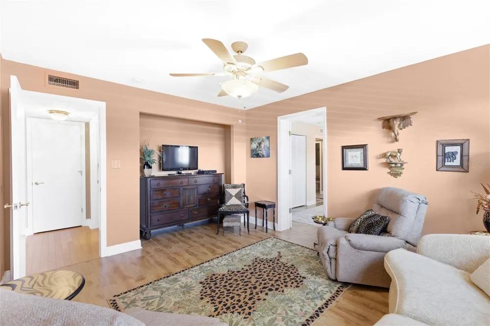 1600 1ST AVENUE W #506 Bradenton, FL 34205