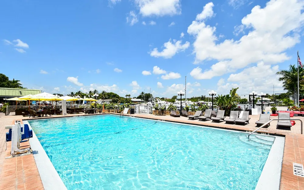 7150 TAMIAMI TRAIL #S-614 Sarasota, FL 34243