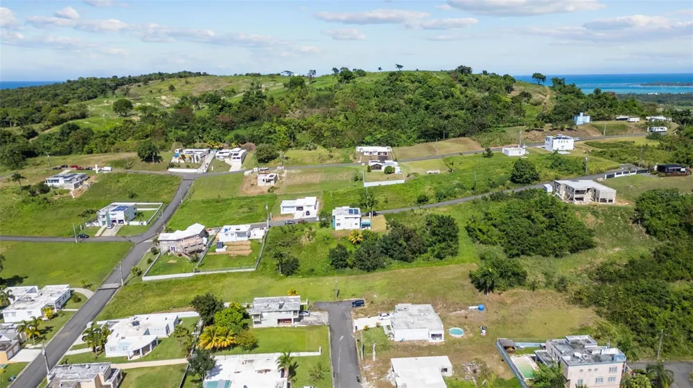 . URB. MIRADOR DE PALMER, MAMEYES WARD SOLAR #55 Rio Grande, PR 00745