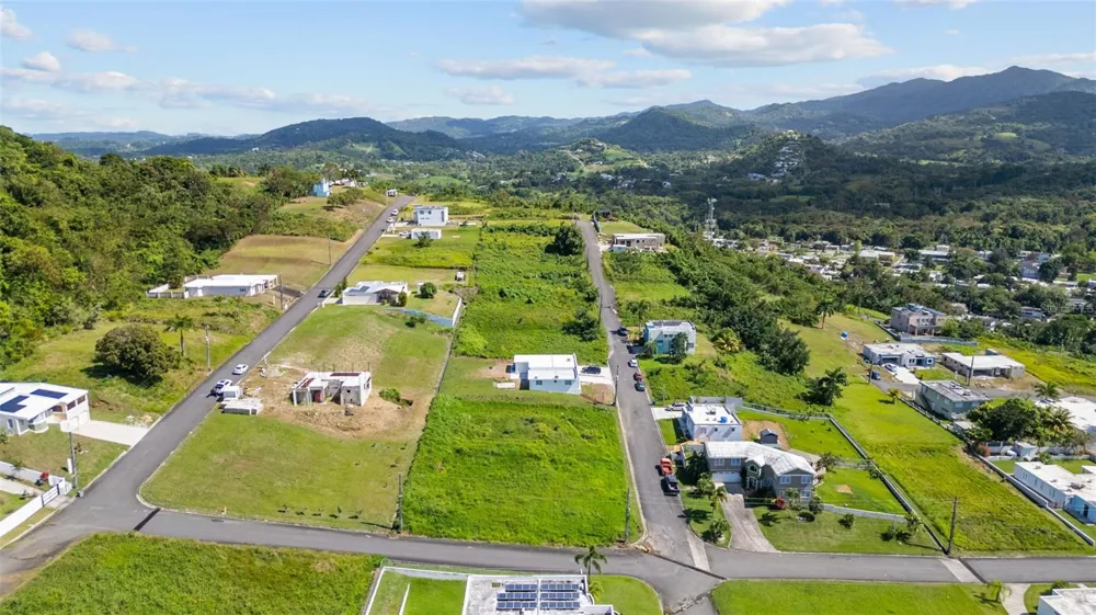 . URB. MIRADOR DE PALMER, MAMEYES WARD SOLAR #55 Rio Grande, PR 00745