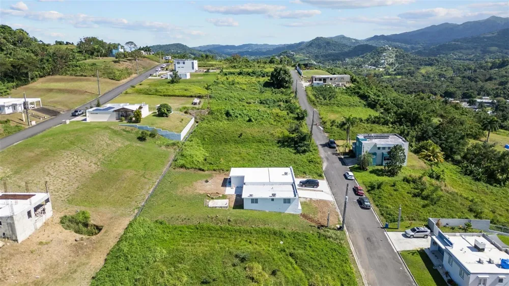 . URB. MIRADOR DE PALMER, MAMEYES WARD SOLAR #55 Rio Grande, PR 00745