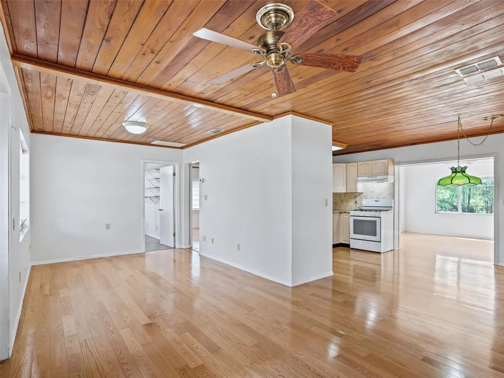 8701 CR 647 S Bushnell, FL 33513