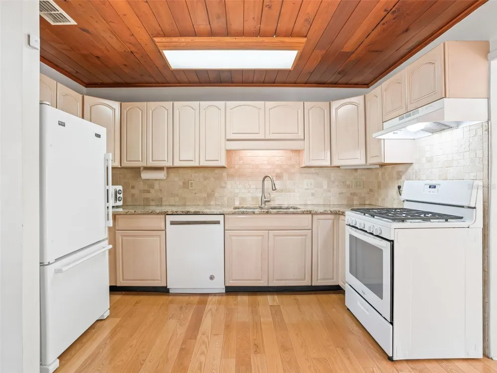 8701 CR 647 S Bushnell, FL 33513