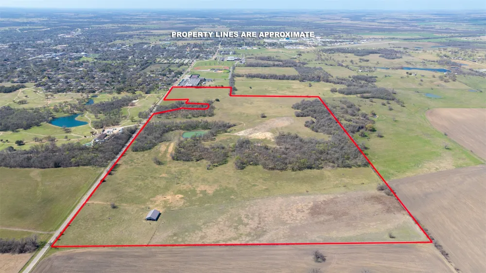E 21st Street Cameron, TX 76520