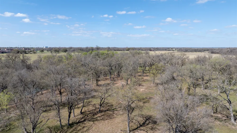 E 21st Street Cameron, TX 76520