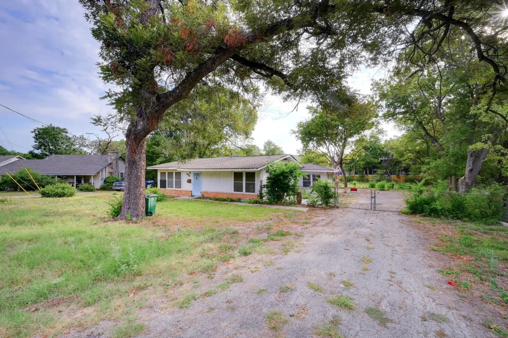 300 Pecan Drive Austin, TX 78753