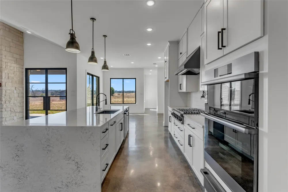 138 Cloudwood Ranch Road Briggs, TX 78608