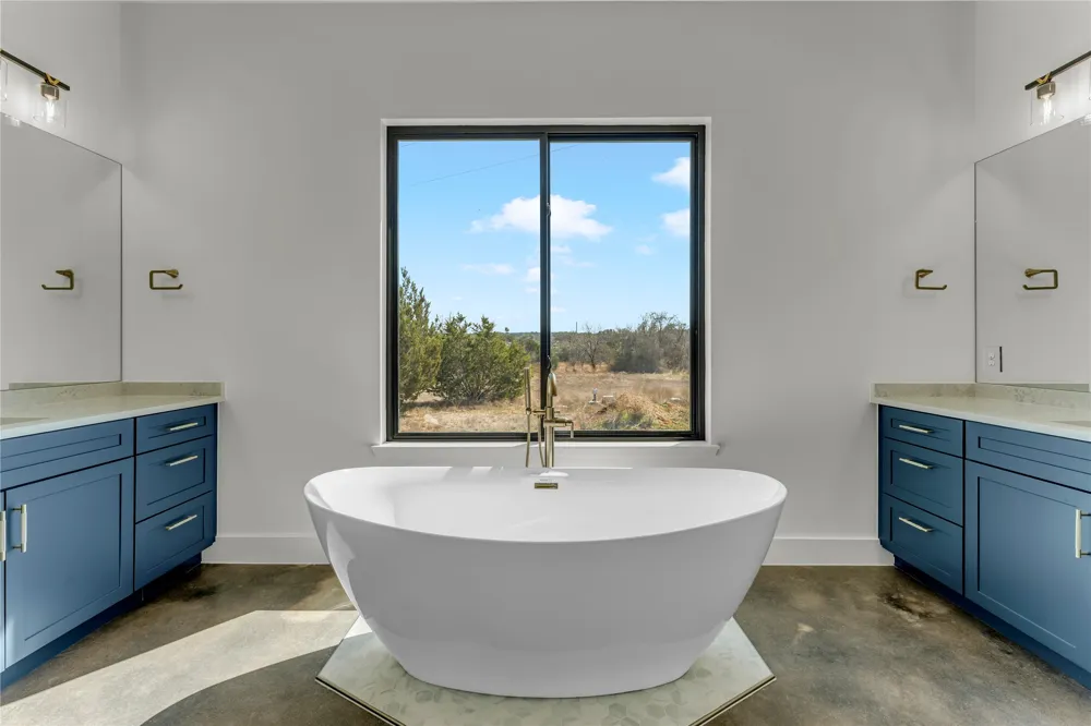 138 Cloudwood Ranch Road Briggs, TX 78608
