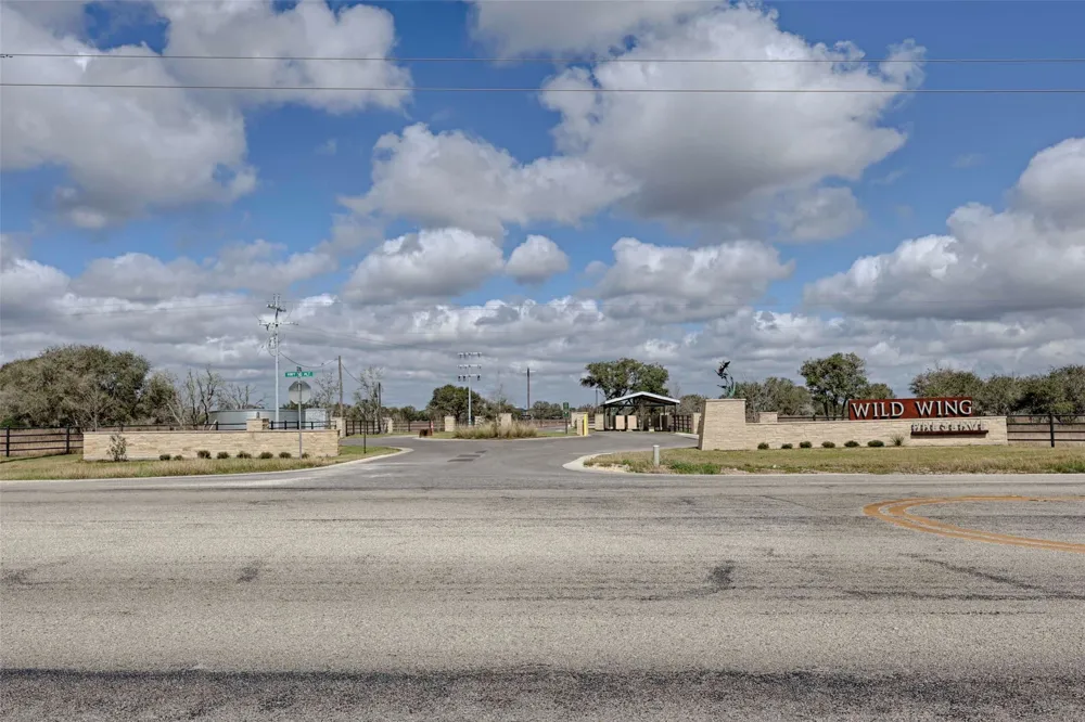 1178 Specklebelly Lane Columbus, TX 78934