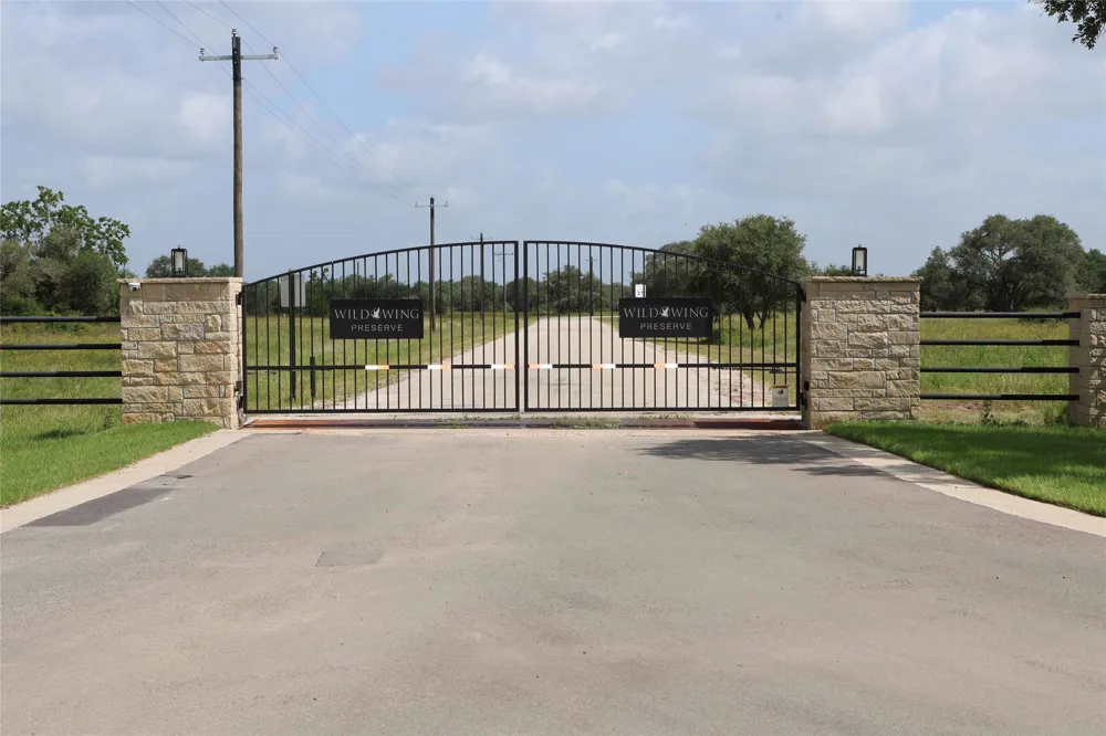 1178 Specklebelly Lane Columbus, TX 78934
