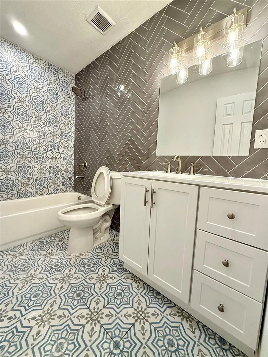 4438 E Riverside Drive Fort Myers, FL 33905