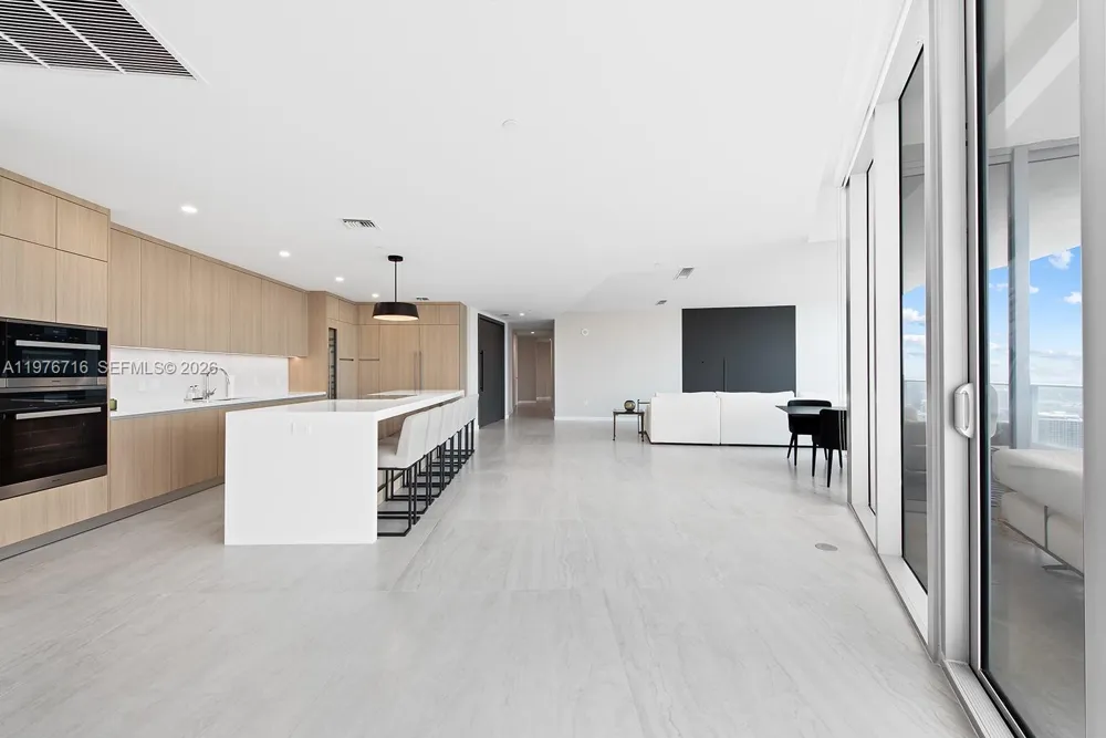 851 NE 1st Ave #PH 5402 Miami, FL 33132