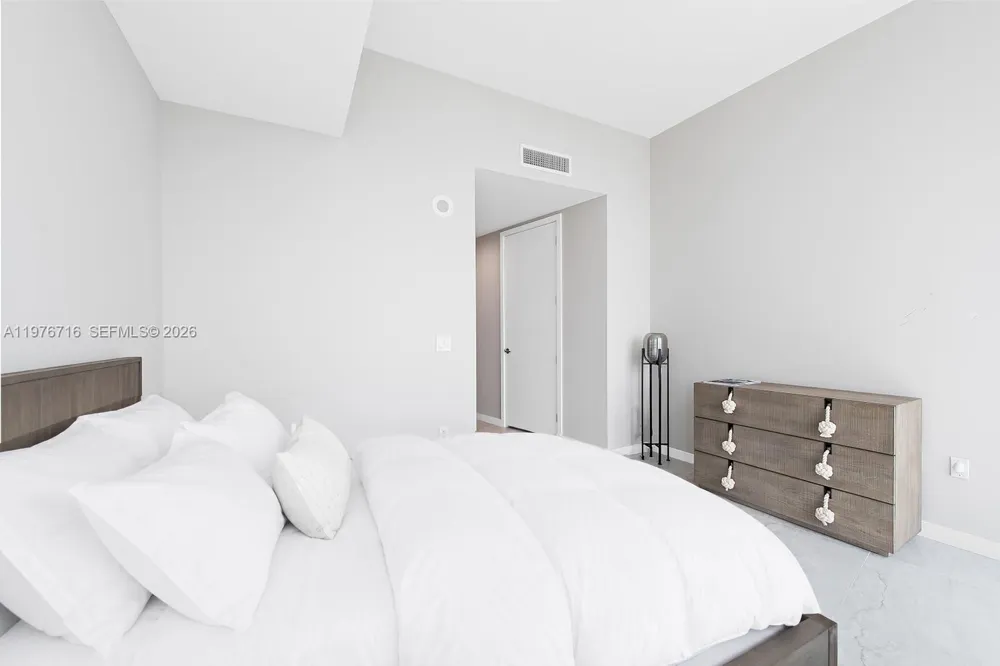 851 NE 1st Ave #PH 5402 Miami, FL 33132