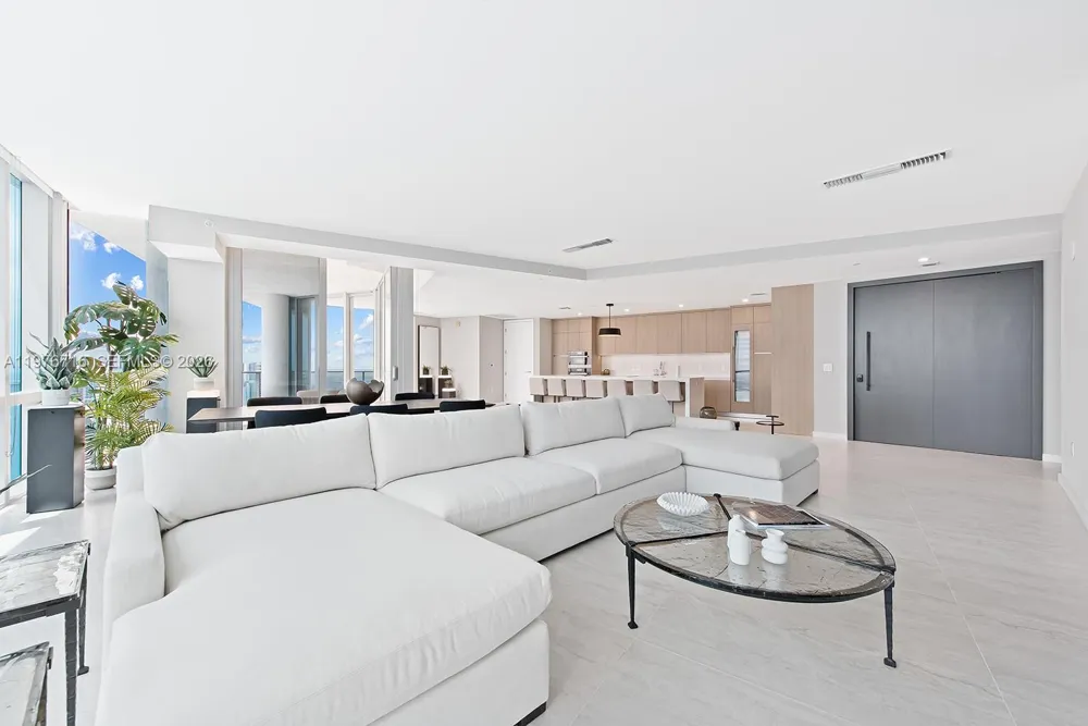 851 NE 1st Ave #PH 5402 Miami, FL 33132