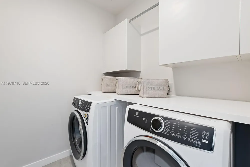 851 NE 1st Ave #PH 5402 Miami, FL 33132