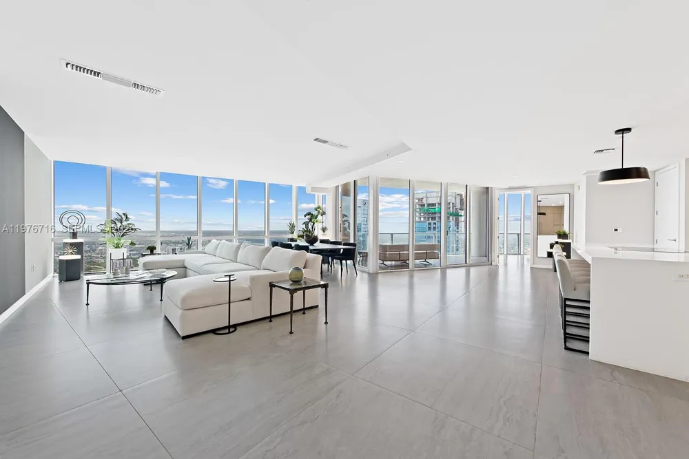 851 NE 1st Ave #PH 5402 Miami, FL 33132