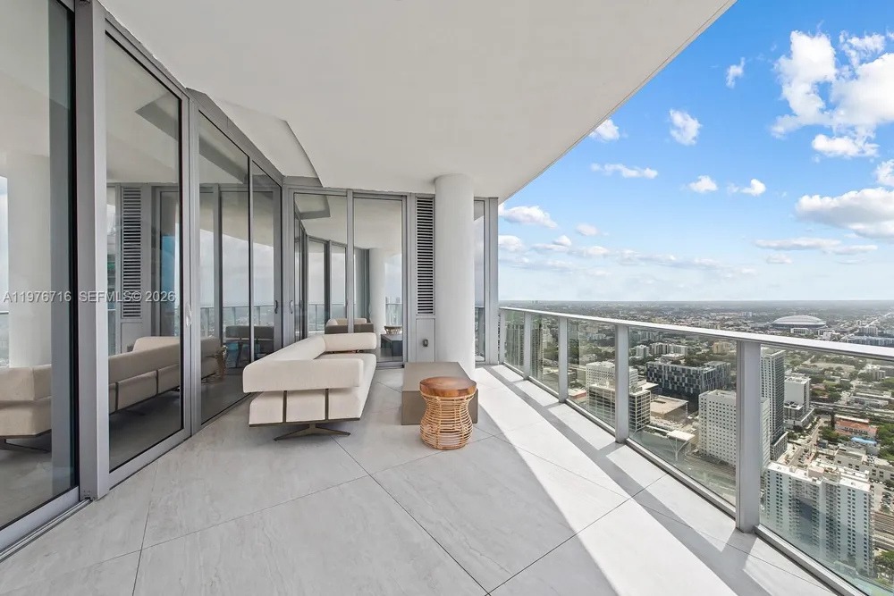 851 NE 1st Ave #PH 5402 Miami, FL 33132