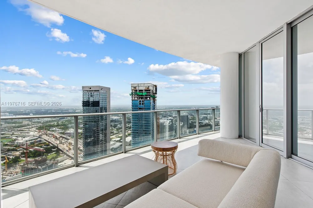 851 NE 1st Ave #PH 5402 Miami, FL 33132