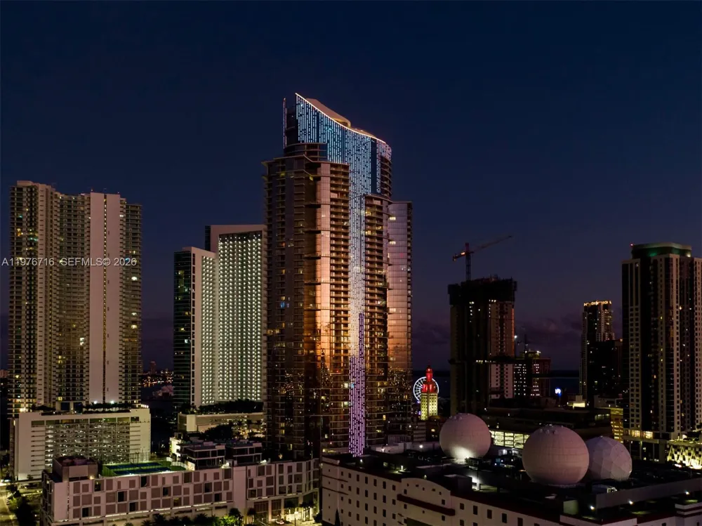 851 NE 1st Ave #PH 5402 Miami, FL 33132
