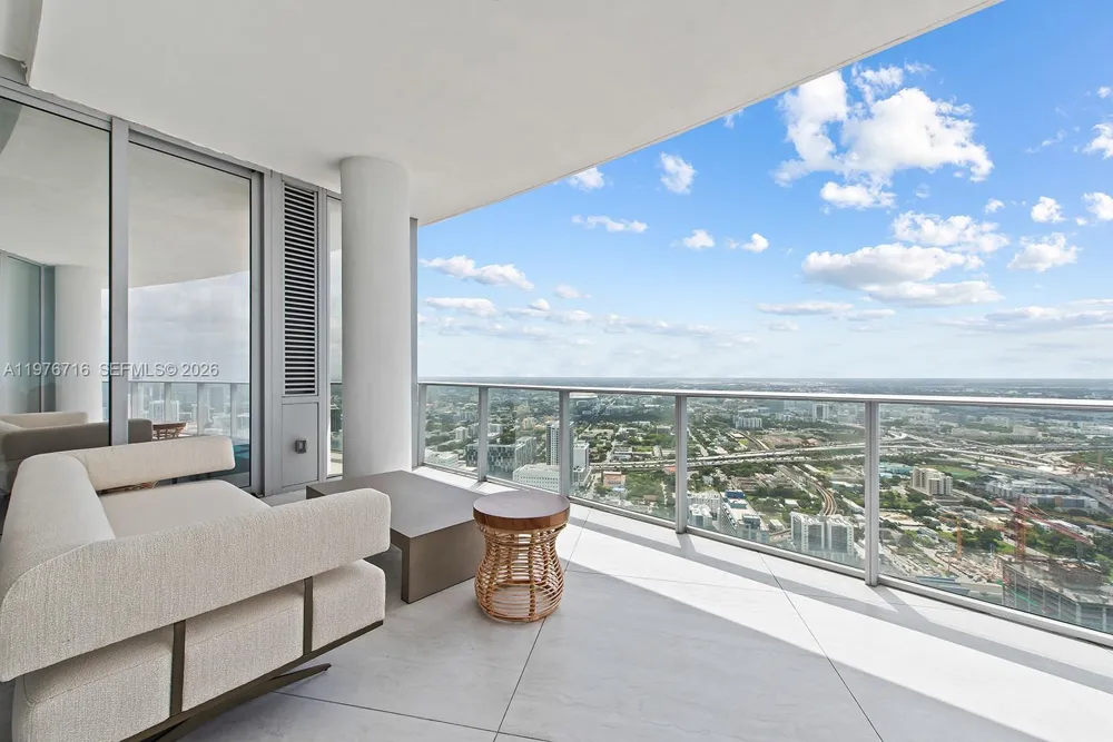 851 NE 1st Ave #PH 5402 Miami, FL 33132