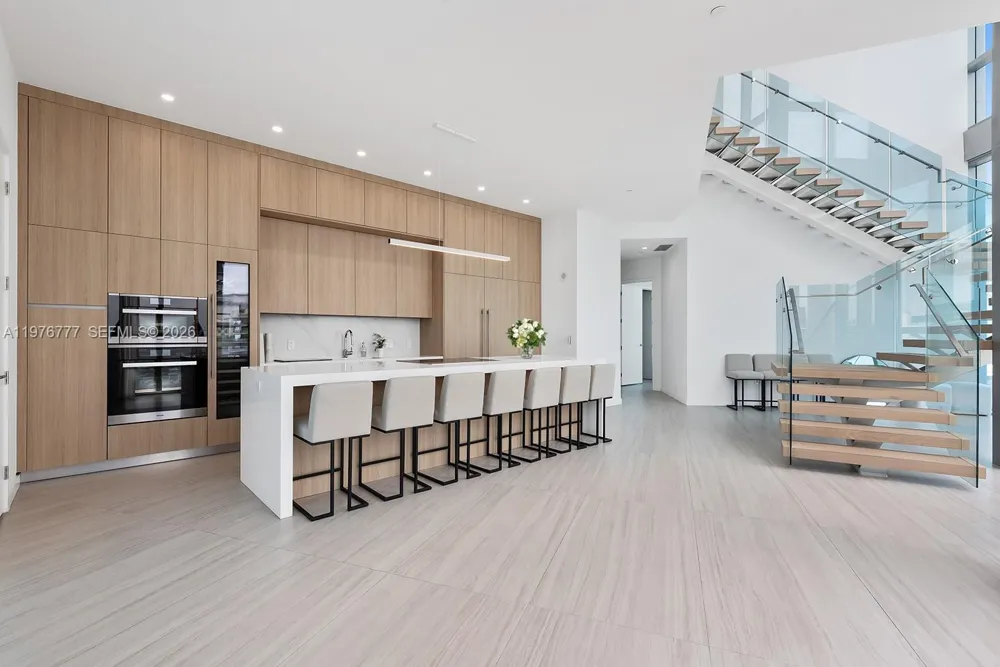 851 NE 1st Ave #PH 5700 Miami, FL 33132