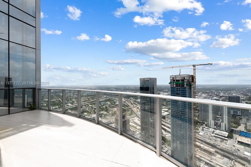 851 NE 1st Ave #PH 5700 Miami, FL 33132