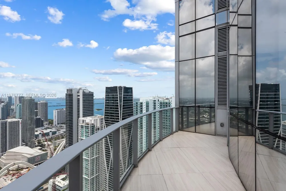 851 NE 1st Ave #PH 5700 Miami, FL 33132