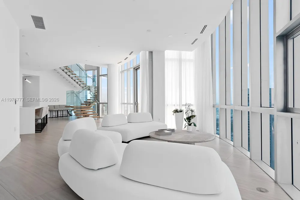 851 NE 1st Ave #PH 5700 Miami, FL 33132