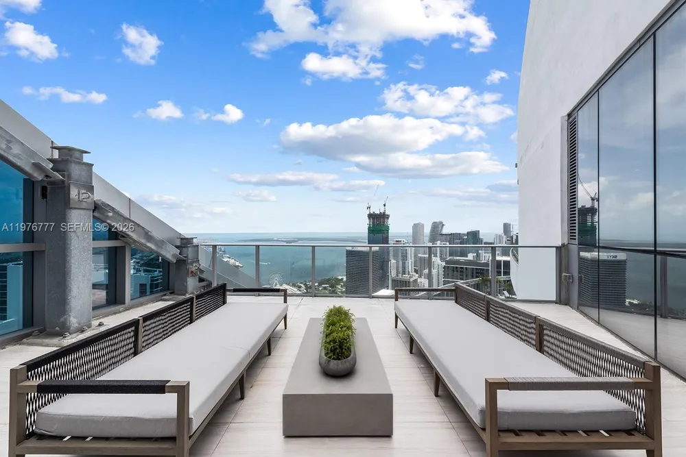 851 NE 1st Ave #PH 5700 Miami, FL 33132