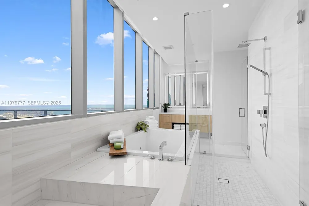 851 NE 1st Ave #PH 5700 Miami, FL 33132