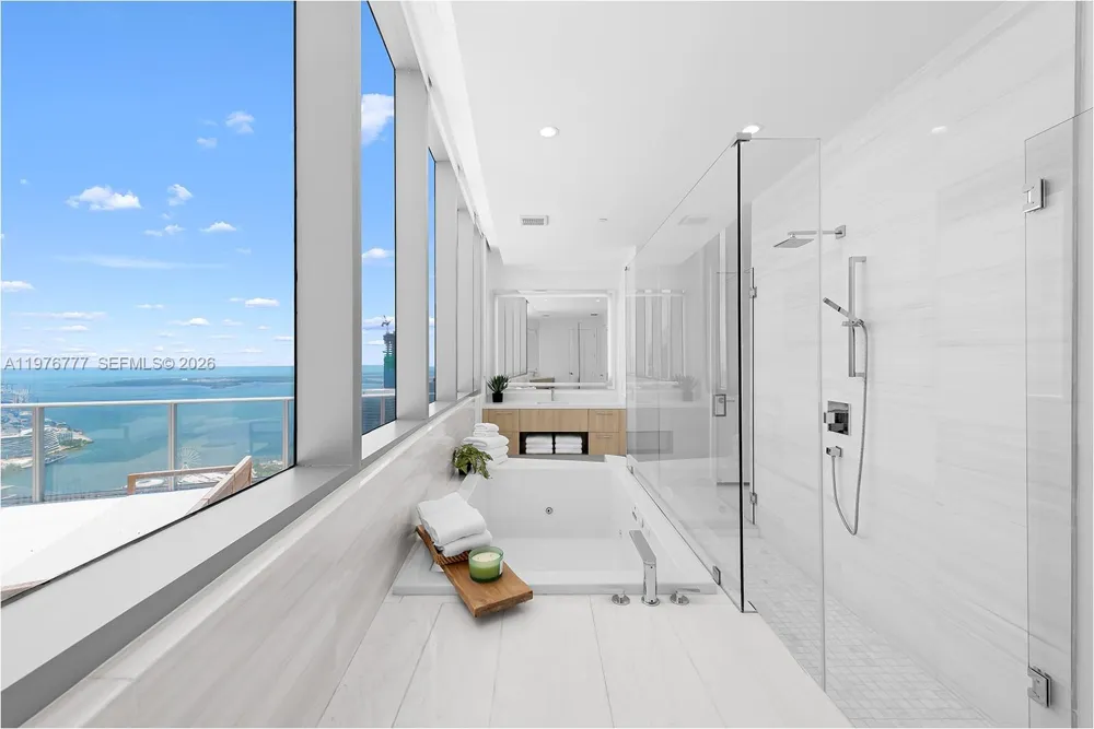 851 NE 1st Ave #PH 5700 Miami, FL 33132