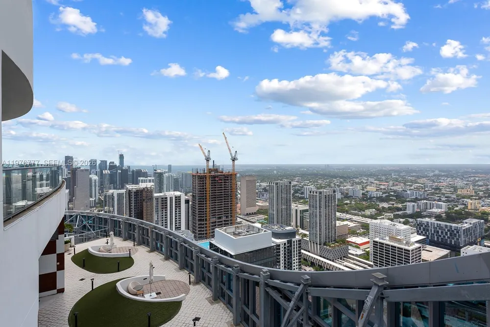 851 NE 1st Ave #PH 5700 Miami, FL 33132