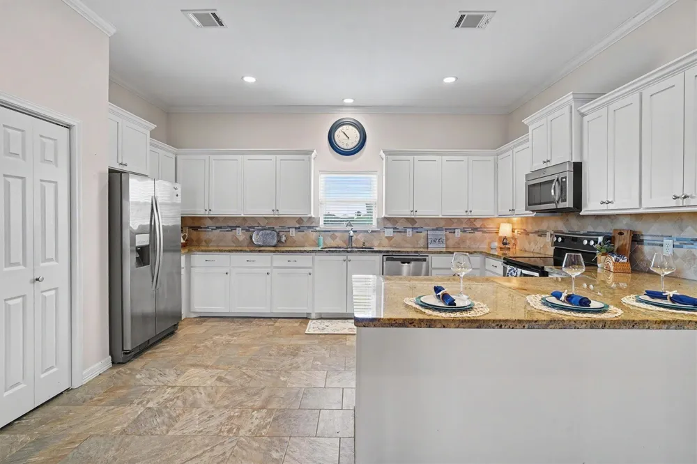 437 Pompano Street Bayou Vista, TX 77563
