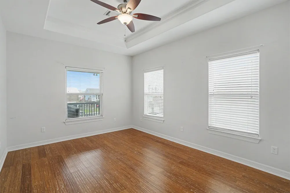 437 Pompano Street Bayou Vista, TX 77563