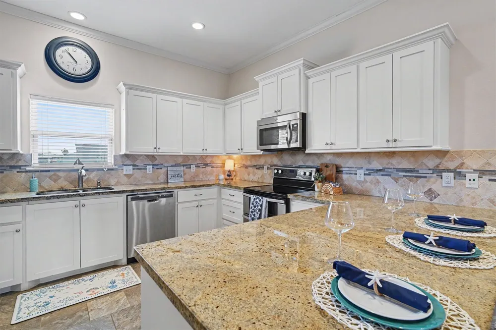 437 Pompano Street Bayou Vista, TX 77563