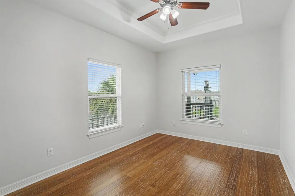 437 Pompano Street Bayou Vista, TX 77563
