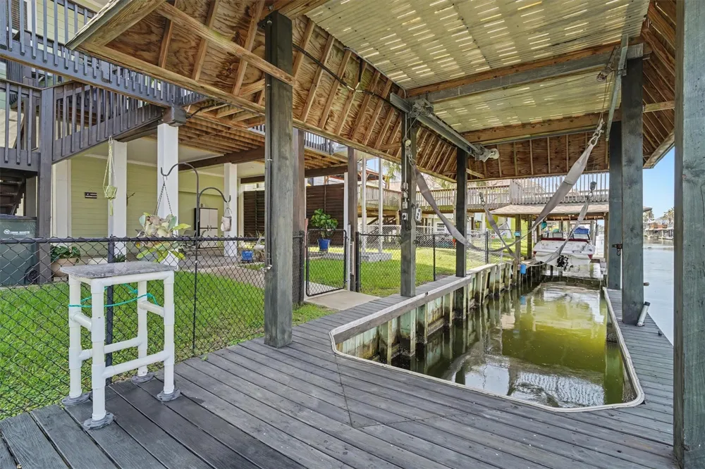 437 Pompano Street Bayou Vista, TX 77563
