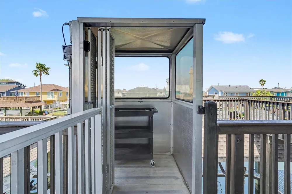 437 Pompano Street Bayou Vista, TX 77563