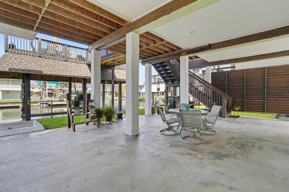 437 Pompano Street Bayou Vista, TX 77563