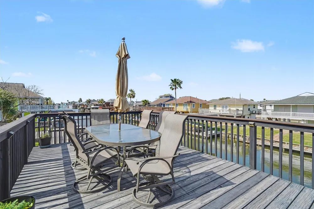 437 Pompano Street Bayou Vista, TX 77563