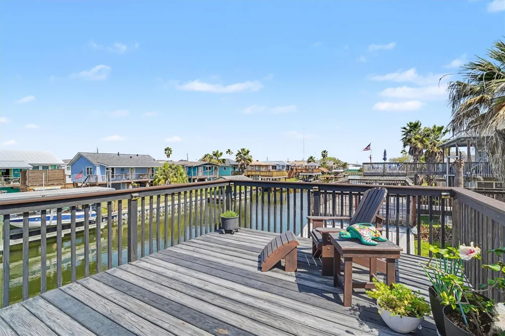 437 Pompano Street Bayou Vista, TX 77563